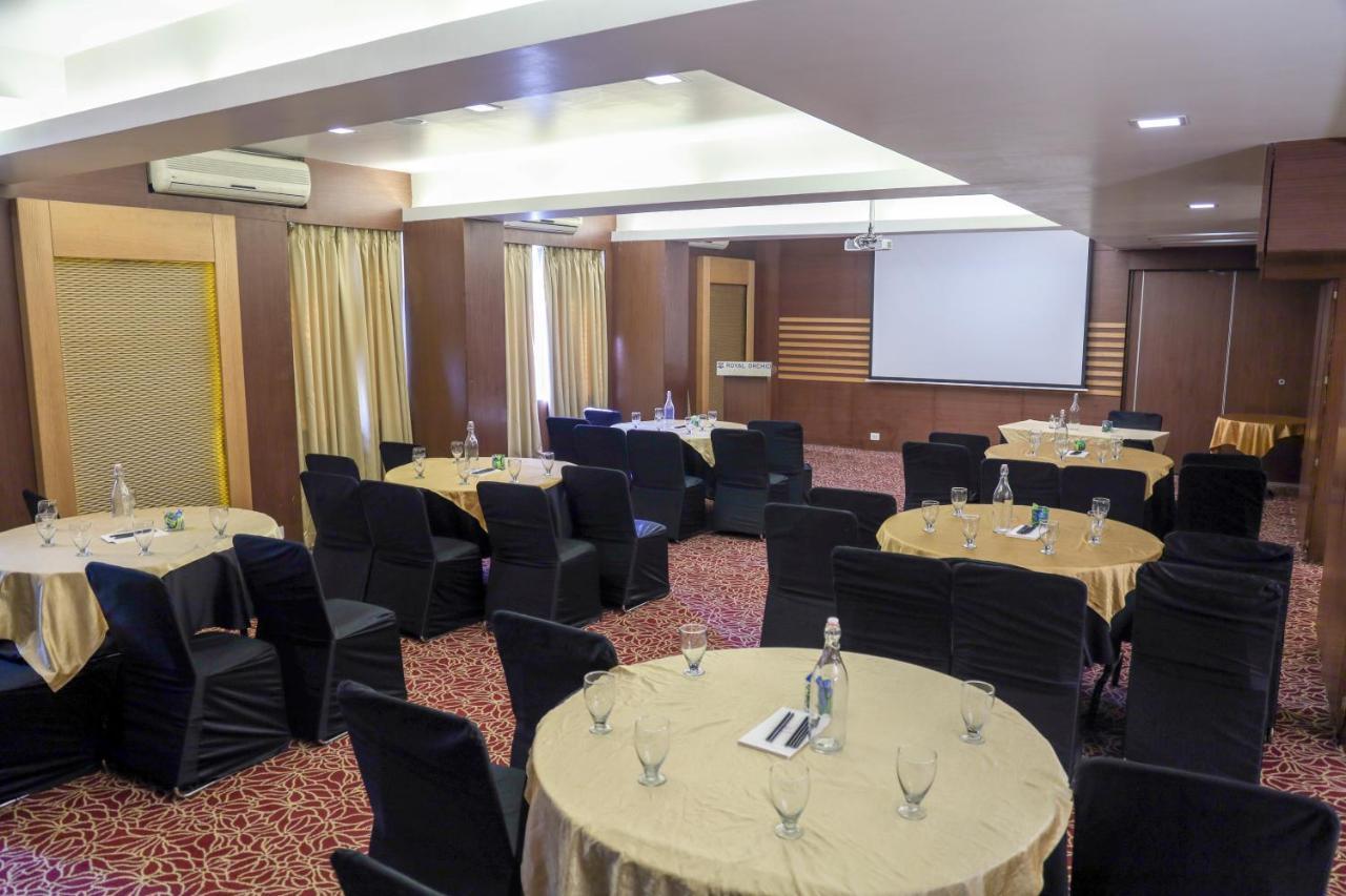 Royal Orchid Golden Suites Pune Zewnętrze zdjęcie