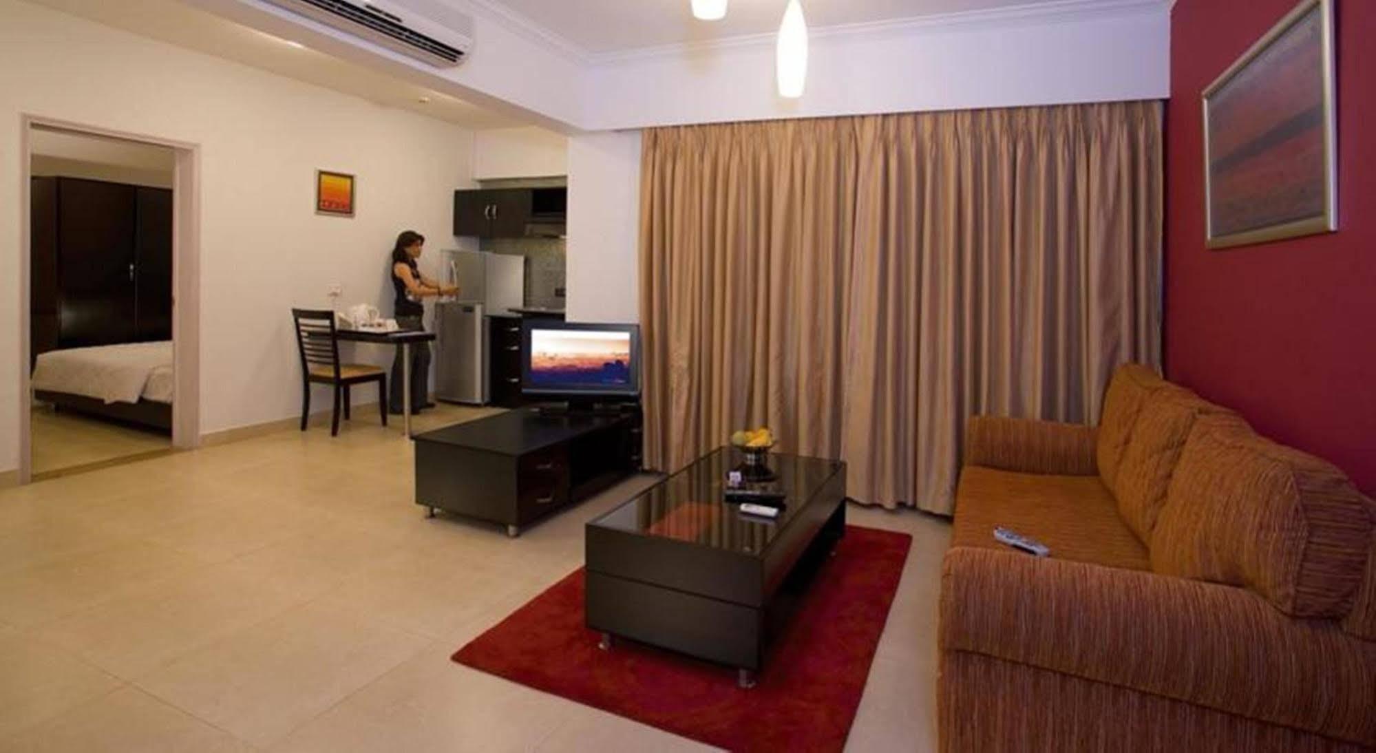 Royal Orchid Golden Suites Pune Zewnętrze zdjęcie