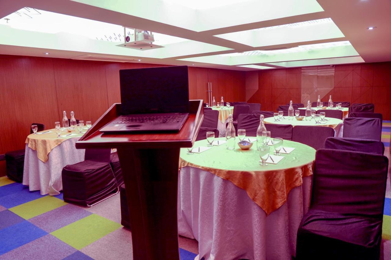 Royal Orchid Golden Suites Pune Zewnętrze zdjęcie