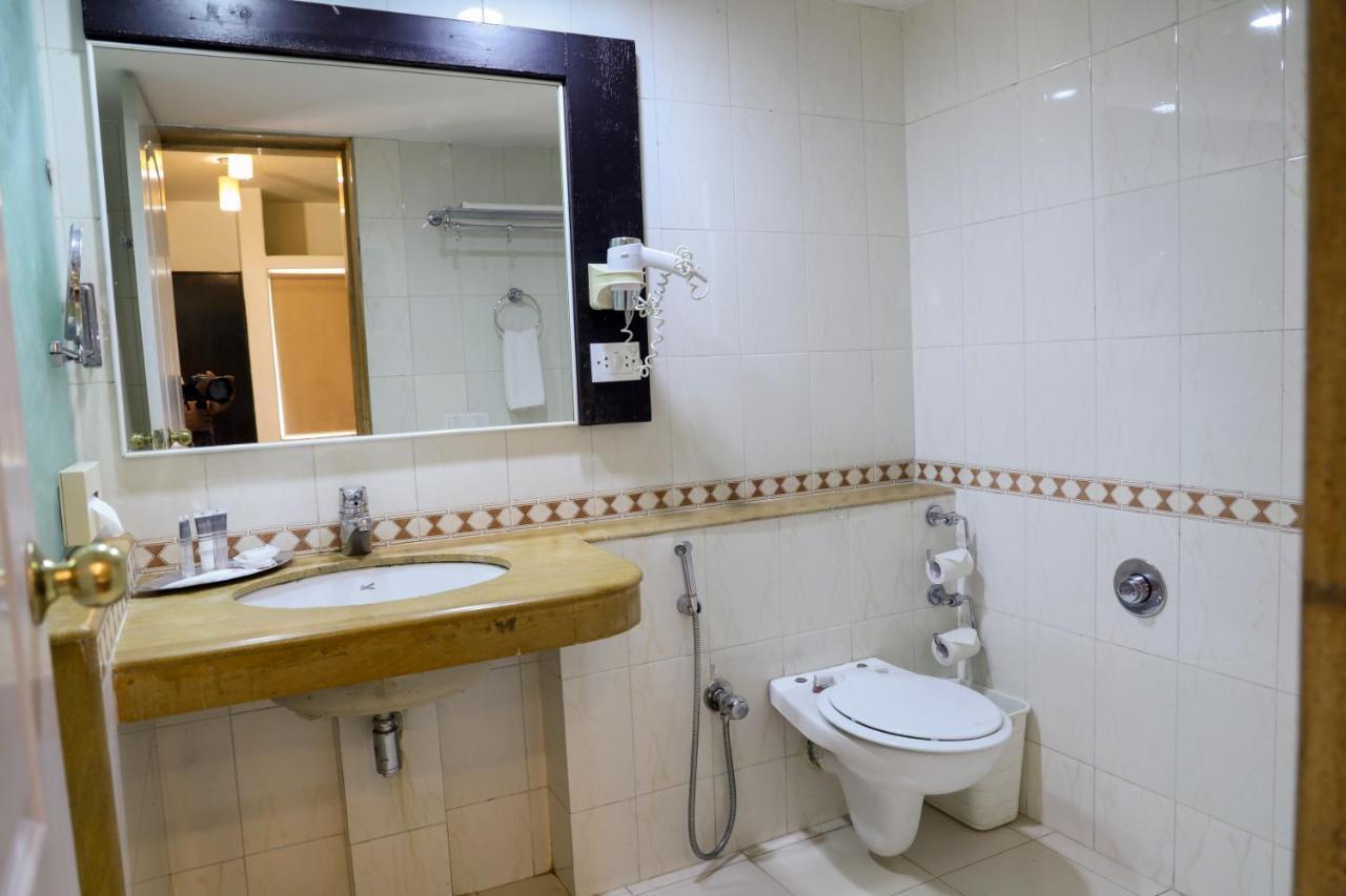 Royal Orchid Golden Suites Pune Zewnętrze zdjęcie