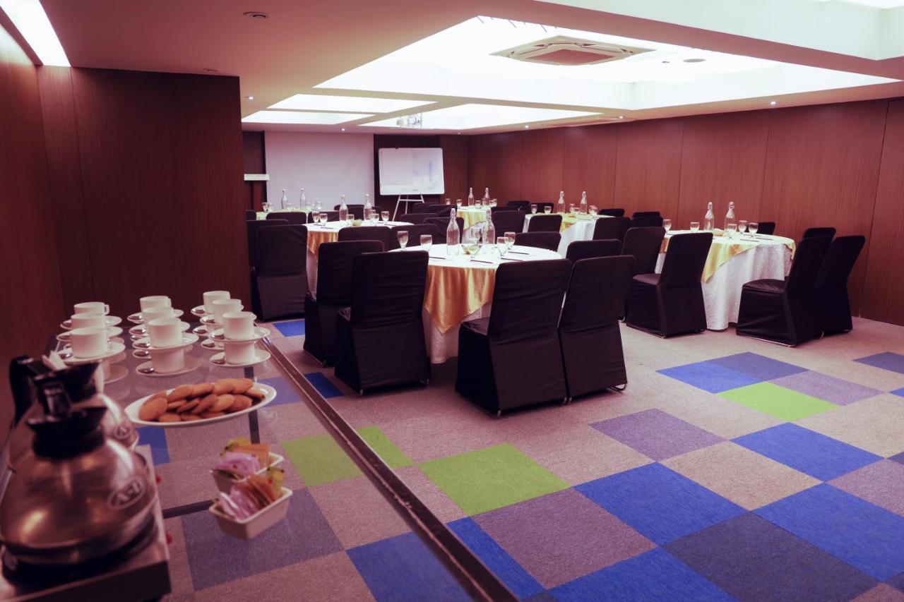 Royal Orchid Golden Suites Pune Zewnętrze zdjęcie