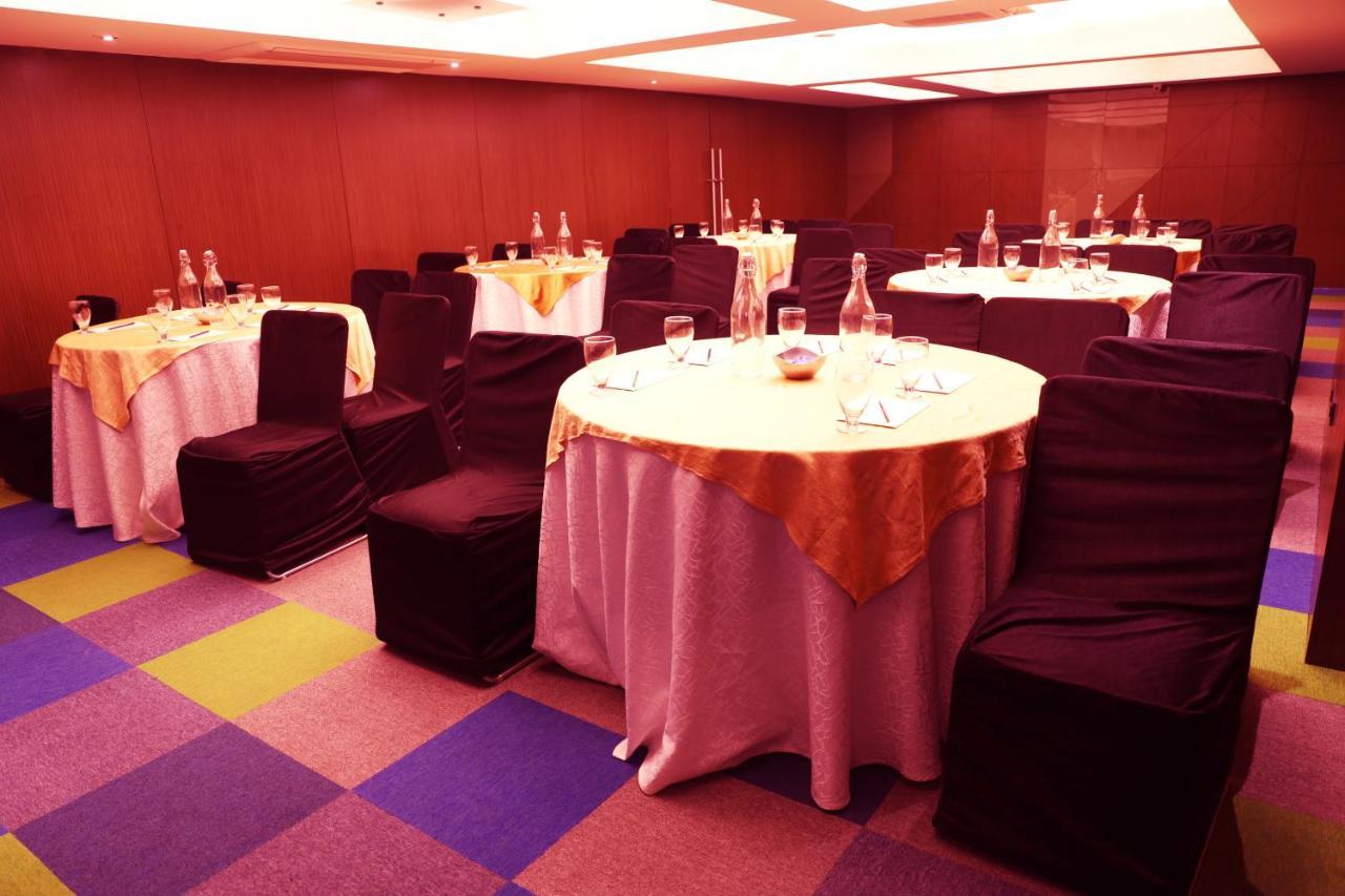Royal Orchid Golden Suites Pune Zewnętrze zdjęcie