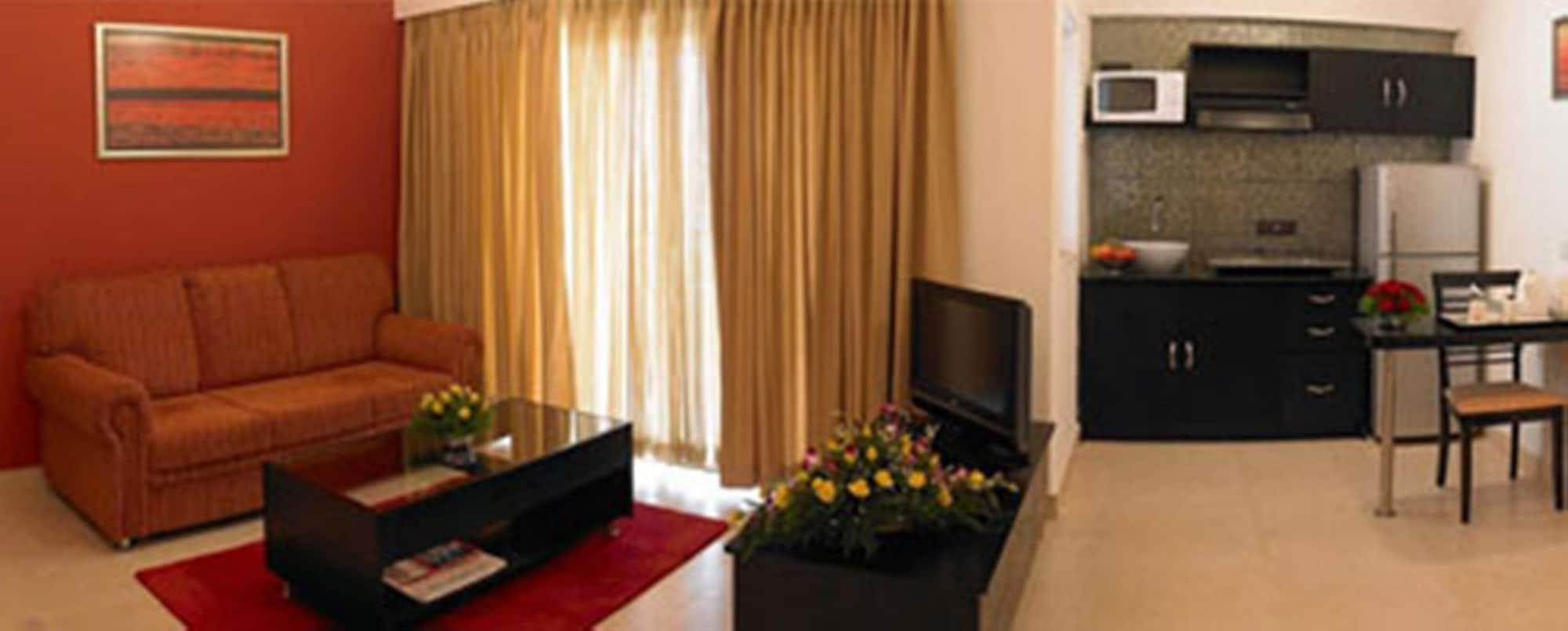 Royal Orchid Golden Suites Pune Zewnętrze zdjęcie