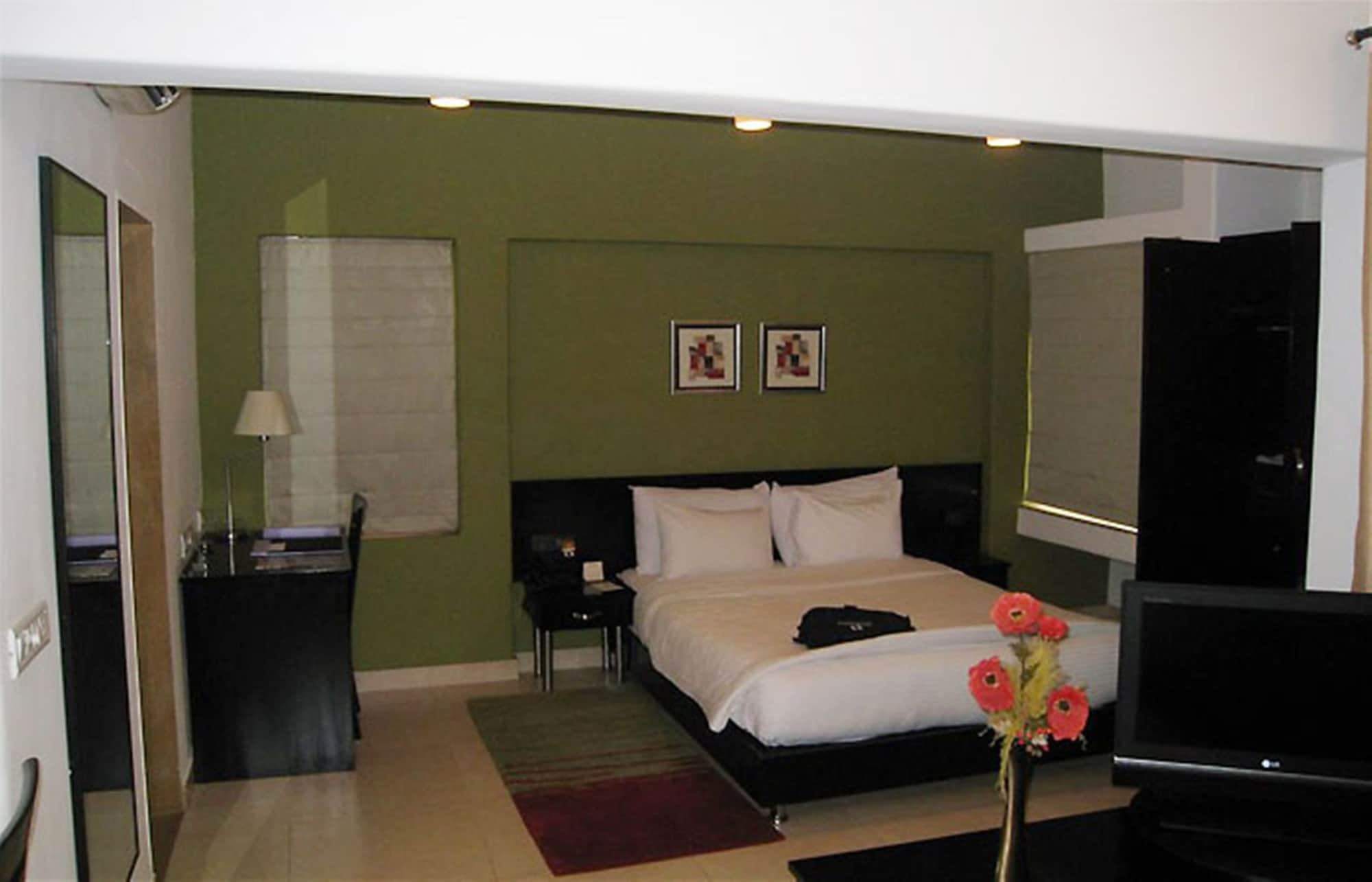 Royal Orchid Golden Suites Pune Zewnętrze zdjęcie