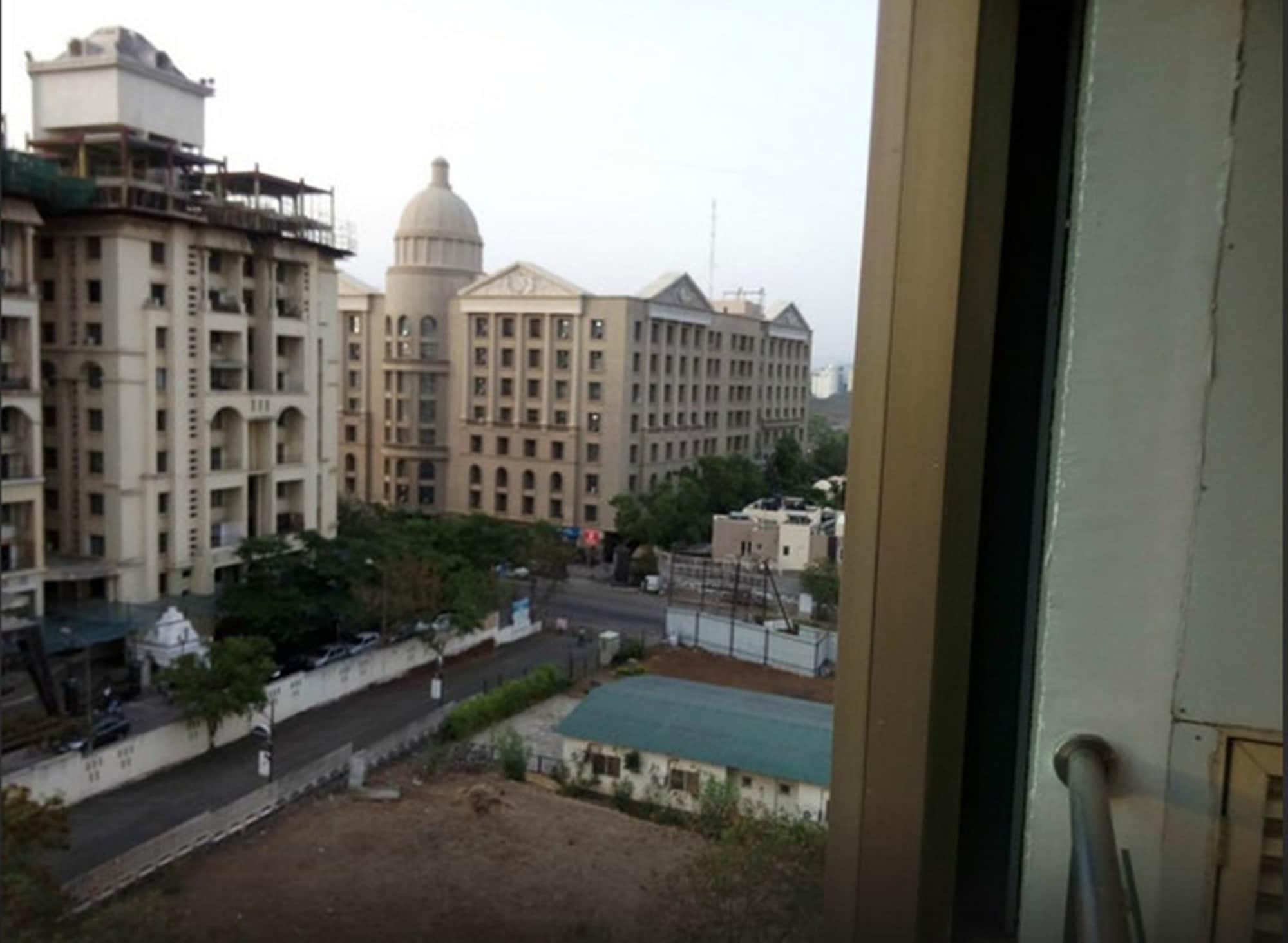 Royal Orchid Golden Suites Pune Zewnętrze zdjęcie