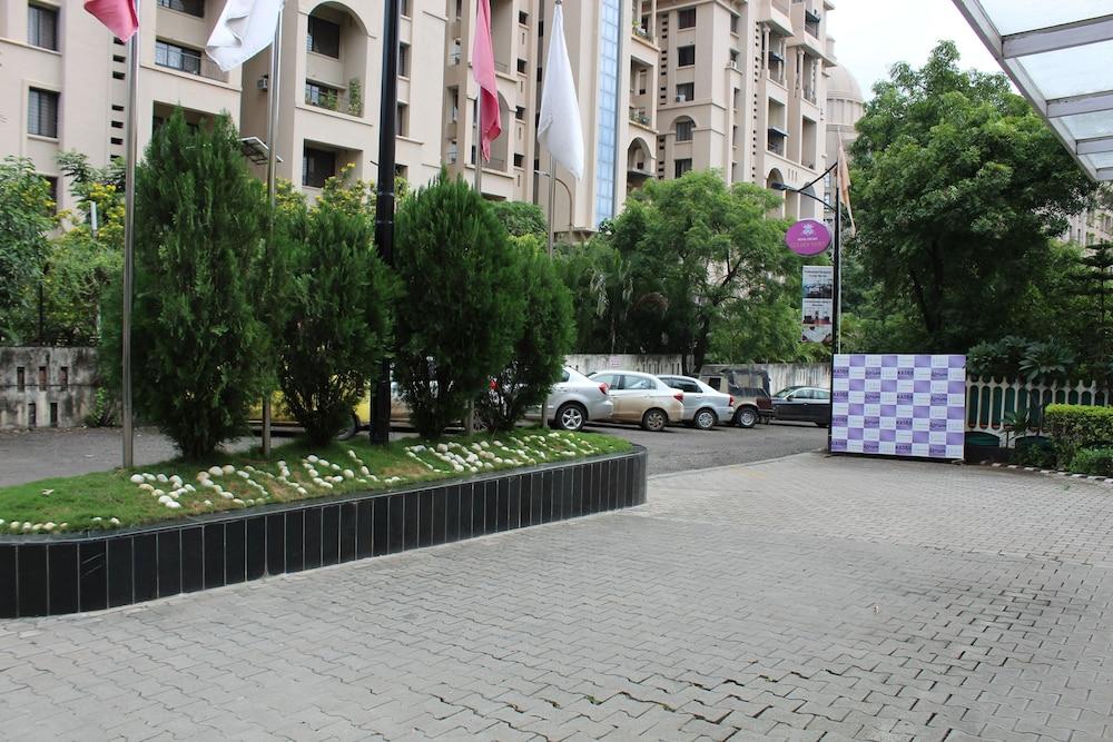 Royal Orchid Golden Suites Pune Zewnętrze zdjęcie
