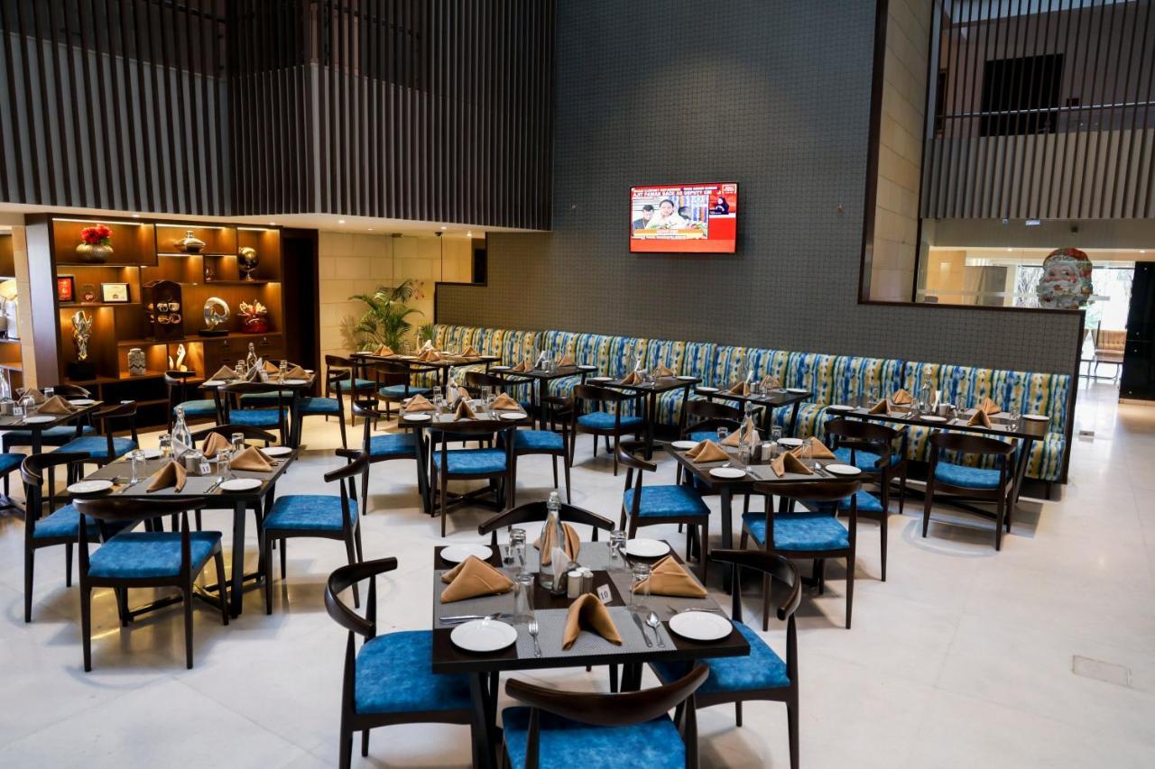 Royal Orchid Golden Suites Pune Zewnętrze zdjęcie