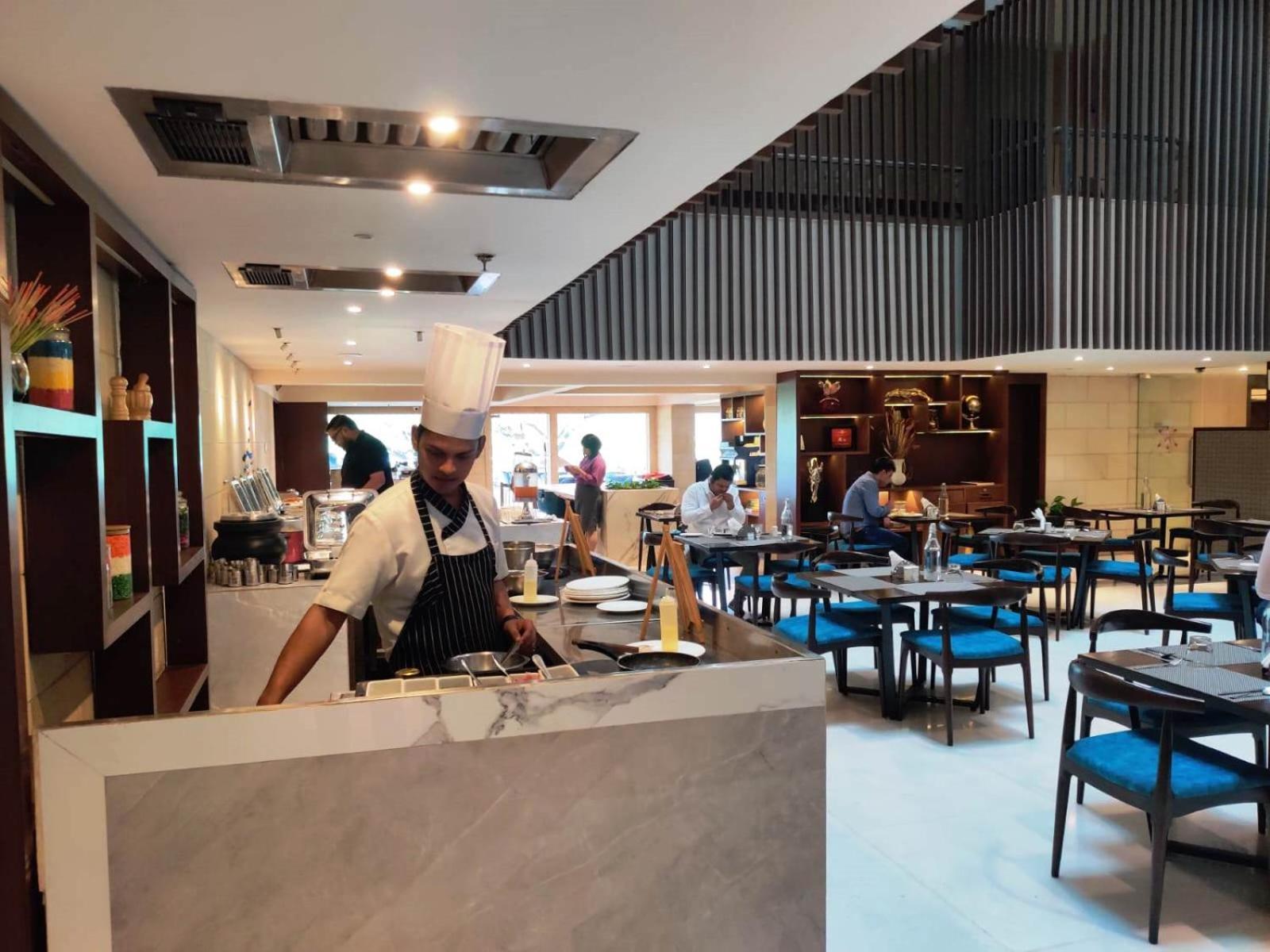 Royal Orchid Golden Suites Pune Zewnętrze zdjęcie