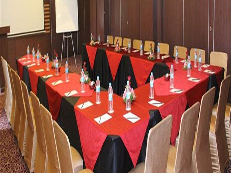 Royal Orchid Golden Suites Pune Zewnętrze zdjęcie