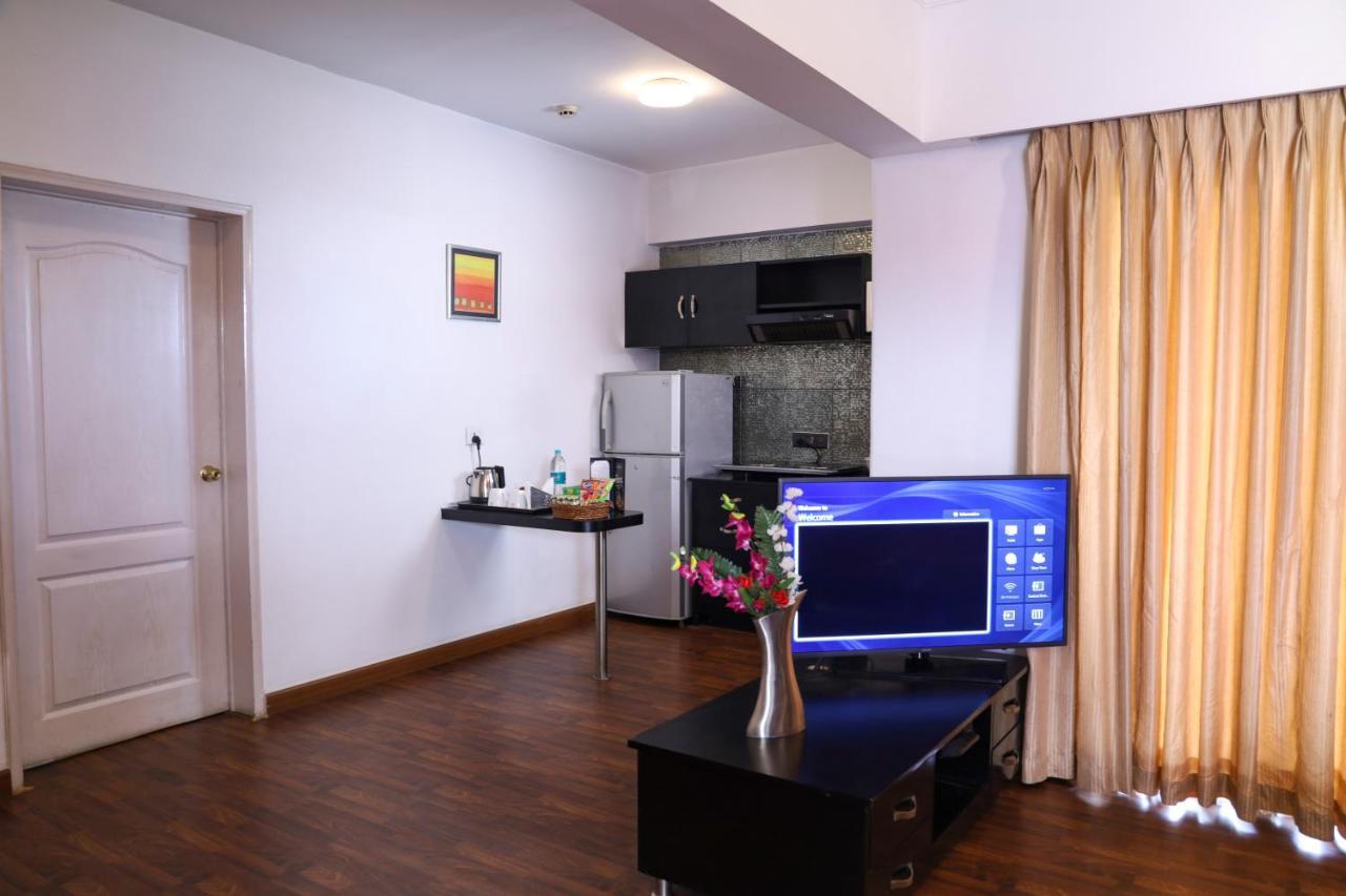 Royal Orchid Golden Suites Pune Zewnętrze zdjęcie