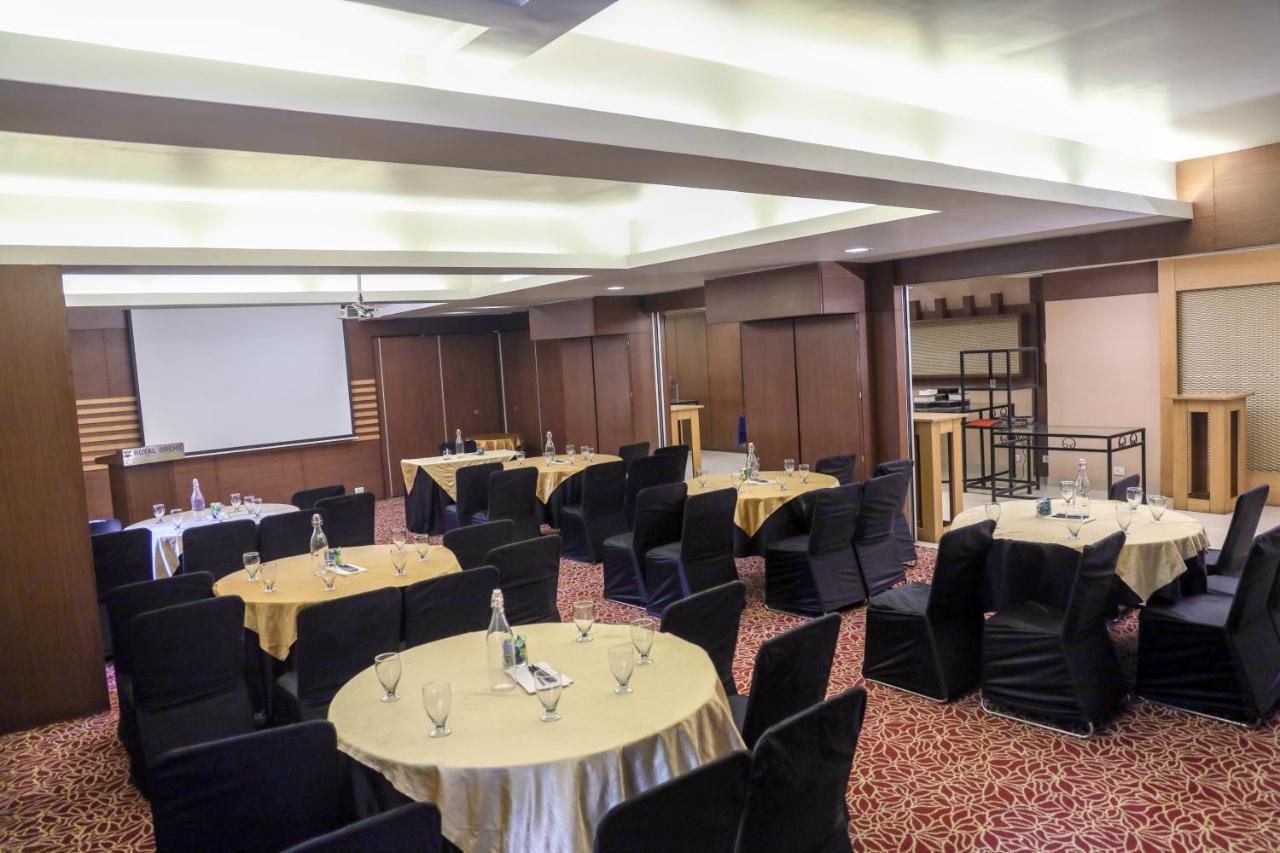 Royal Orchid Golden Suites Pune Zewnętrze zdjęcie