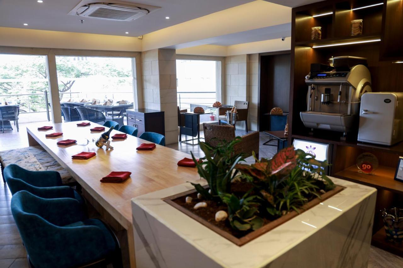 Royal Orchid Golden Suites Pune Zewnętrze zdjęcie