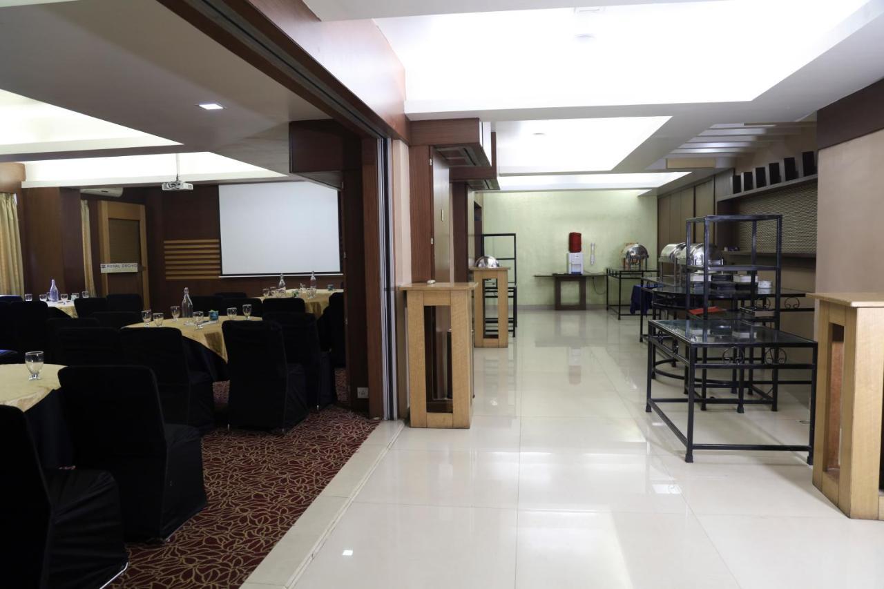 Royal Orchid Golden Suites Pune Zewnętrze zdjęcie